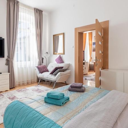 Brasov Centrul Vechi - 67Sqm - 2Min To Counsel Square Apartment Exterior photo