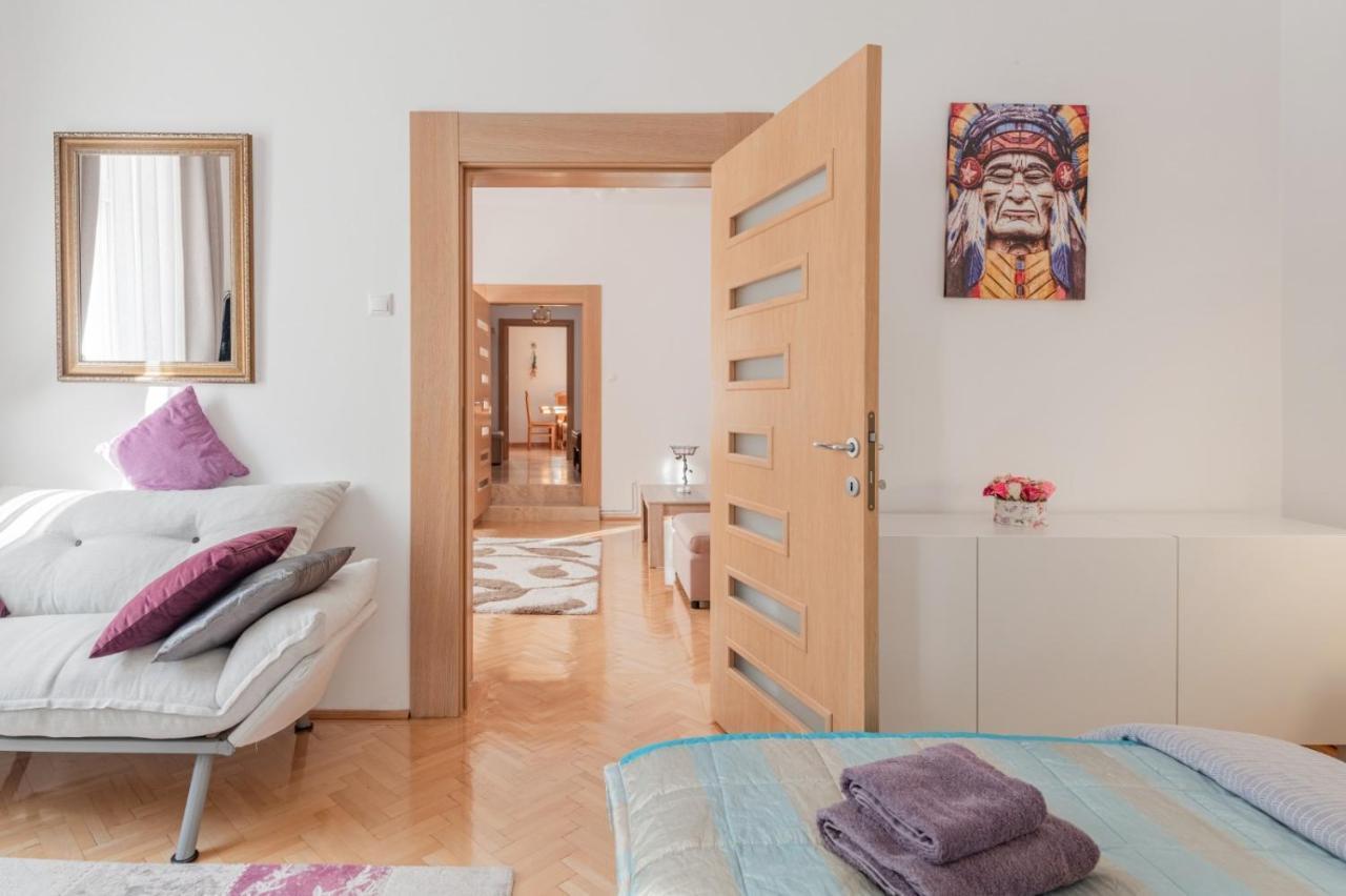 Brasov Centrul Vechi - 67Sqm - 2Min To Counsel Square Apartment Exterior photo