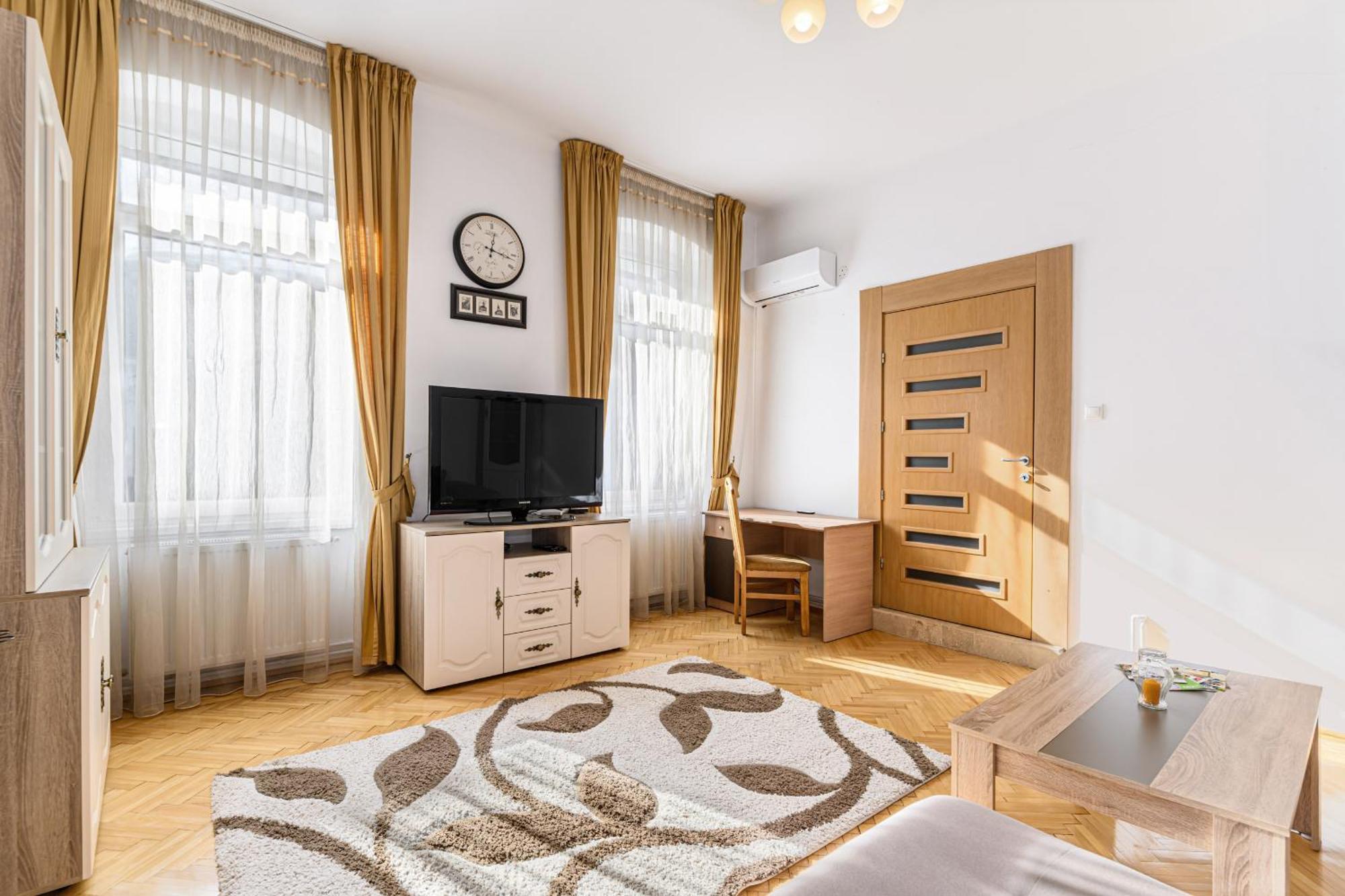 Brasov Centrul Vechi - 67Sqm - 2Min To Counsel Square Apartment Exterior photo