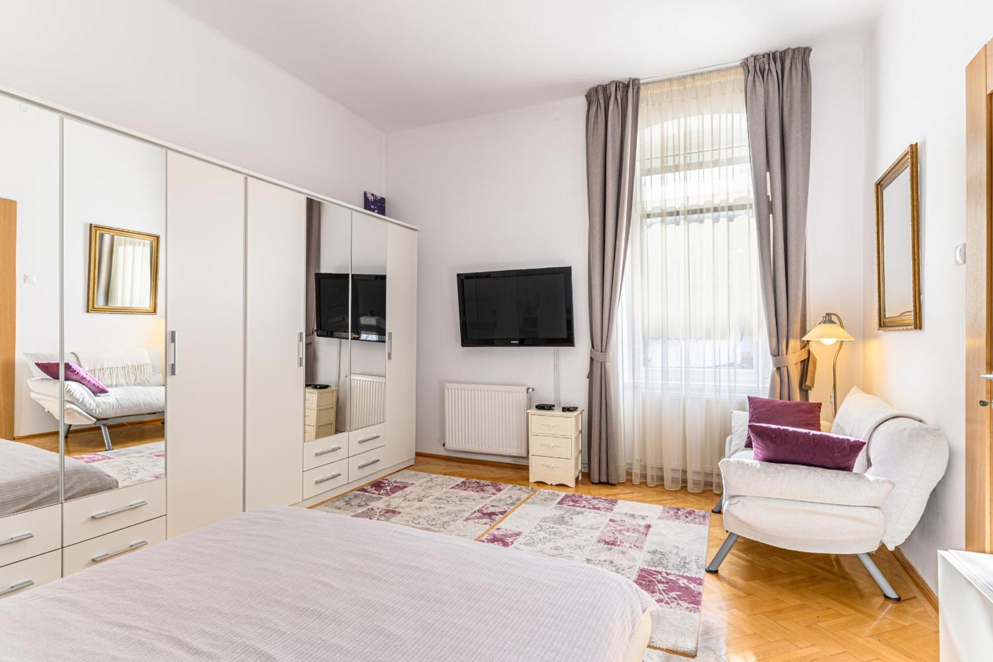 Brasov Centrul Vechi - 67Sqm - 2Min To Counsel Square Apartment Exterior photo